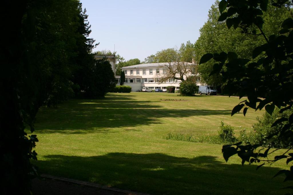 Hostellerie De La Quenoeuille Marquise Exteriör bild