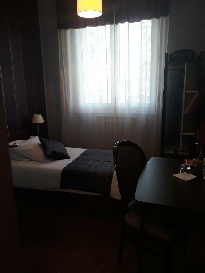 Hostellerie De La Quenoeuille Marquise Exteriör bild
